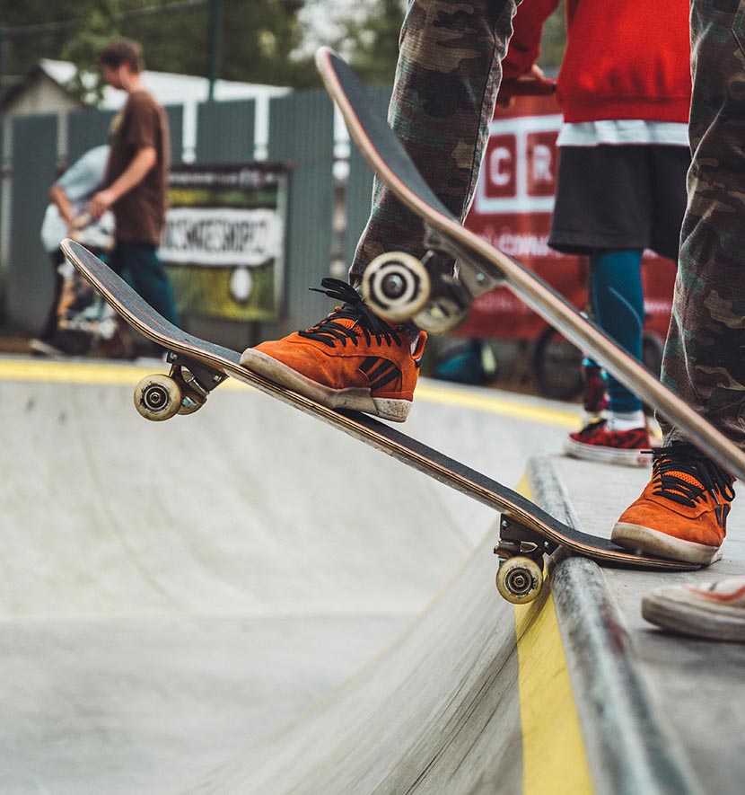 gros plans de skate prêts à dropper.